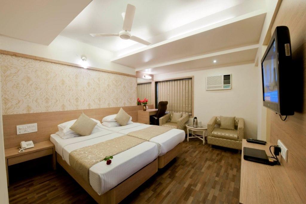 Rajhans Hotel Mumbai Exterior photo